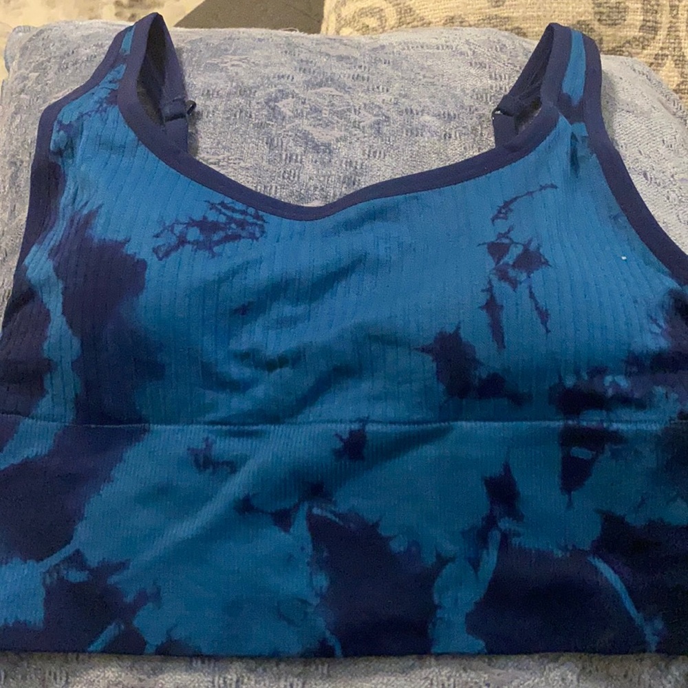 Seamless Lightly-Lined Scoop Neck Sports Crop